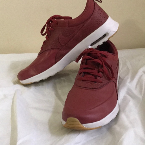 Nike Shoes - Nike Thea Sneakers